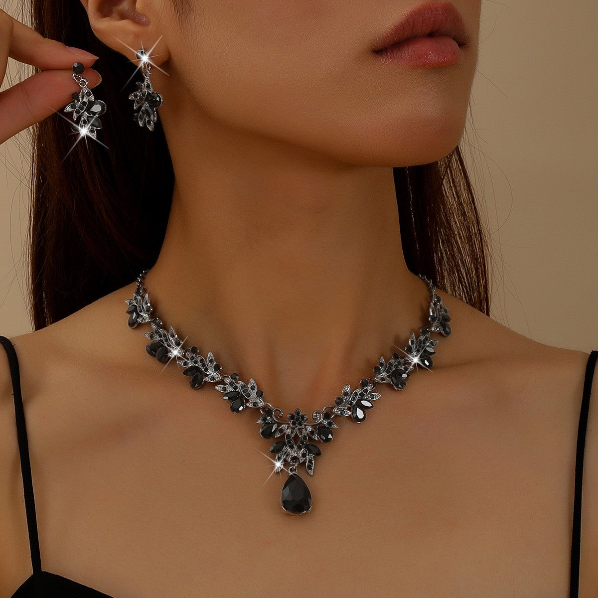 Elegant Emerald Teardrop Leaf Necklace & Earring Set