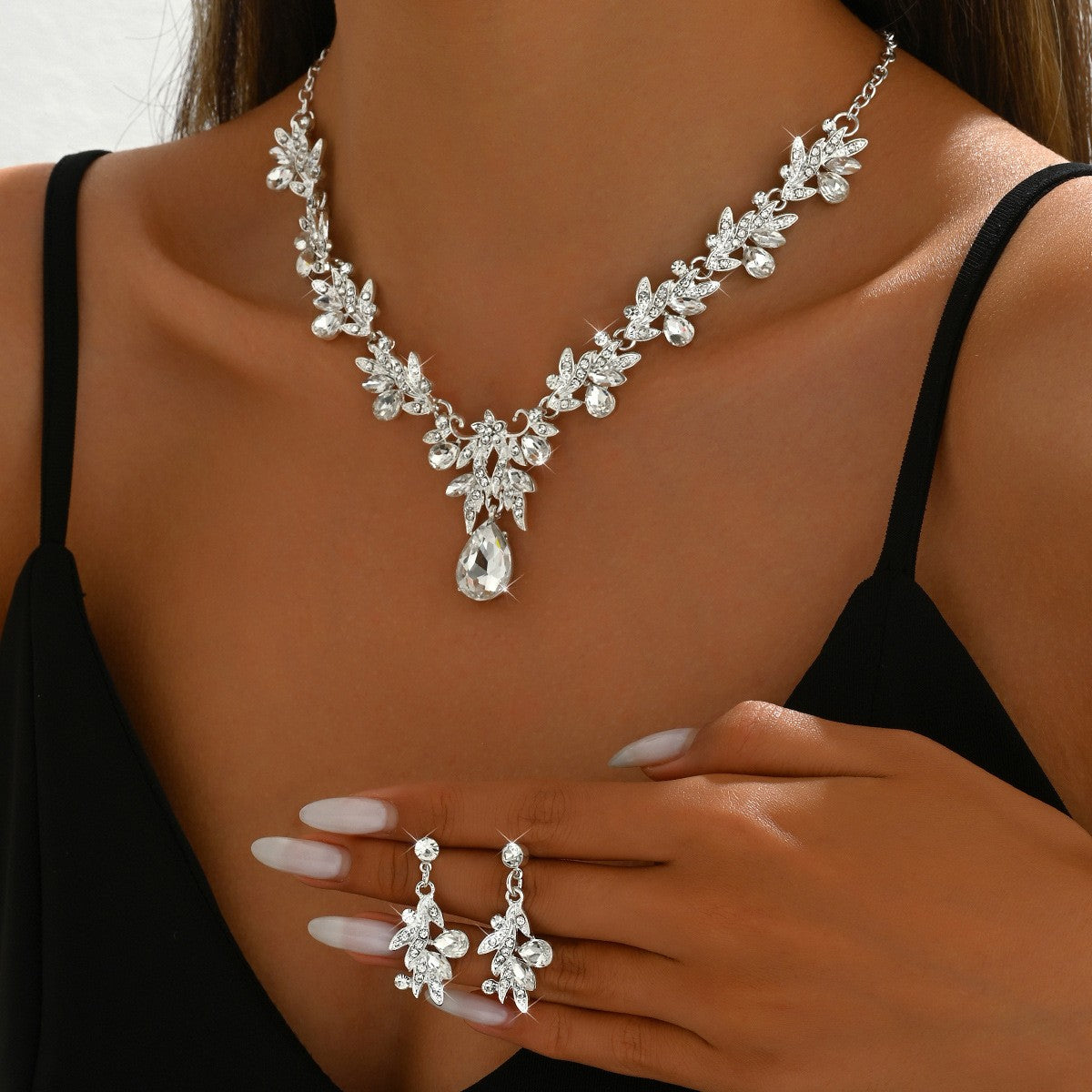 Elegant Emerald Teardrop Leaf Necklace & Earring Set