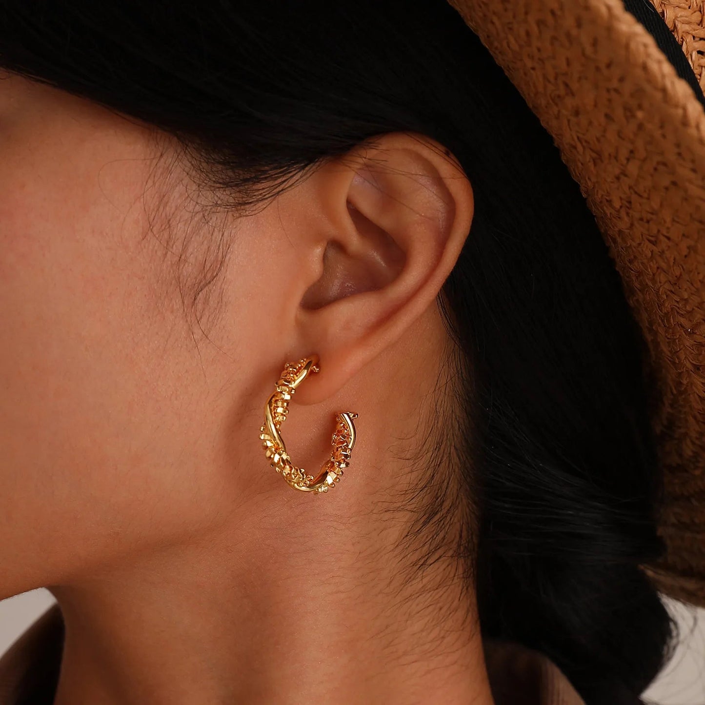 14k Dainty Textured Spiral Hoop Earrings - Veinci