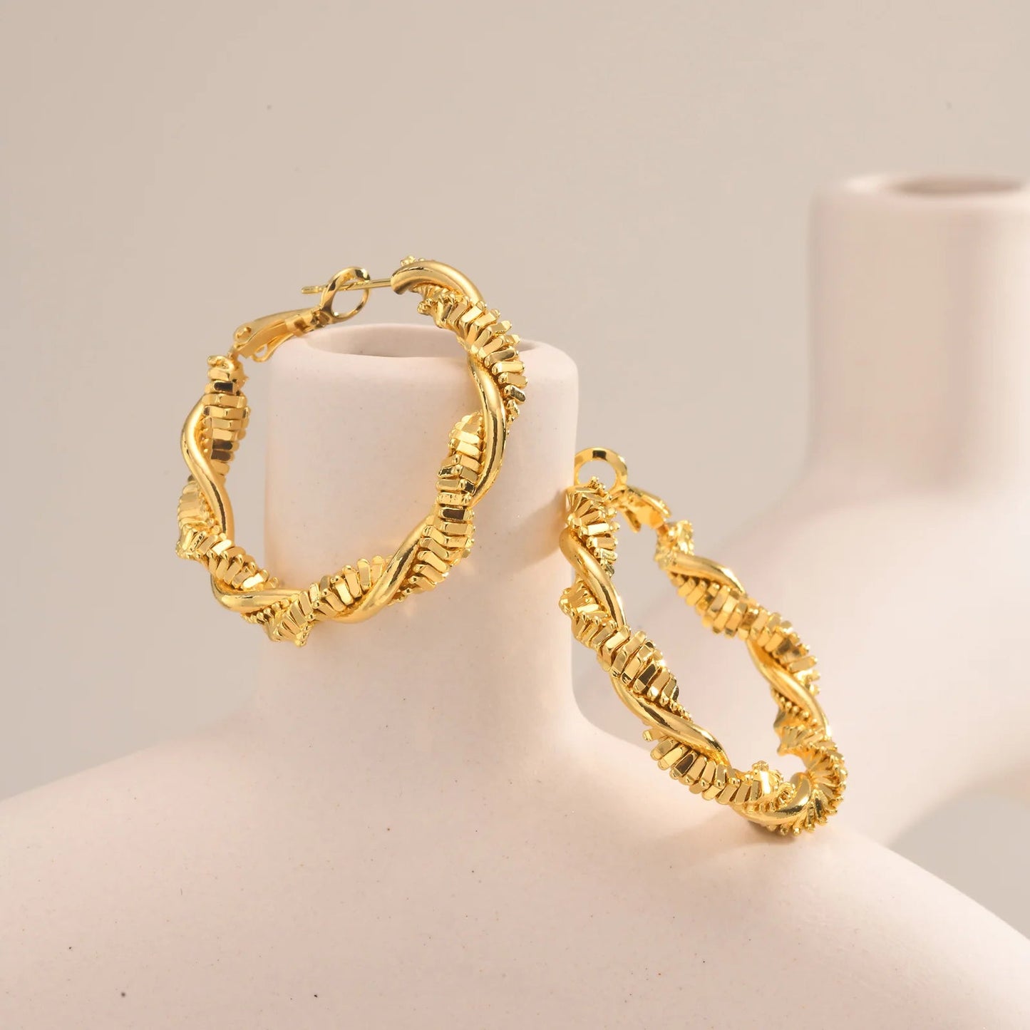 14k Deluxe Textured Spiral Hoop Earrings - Veinci