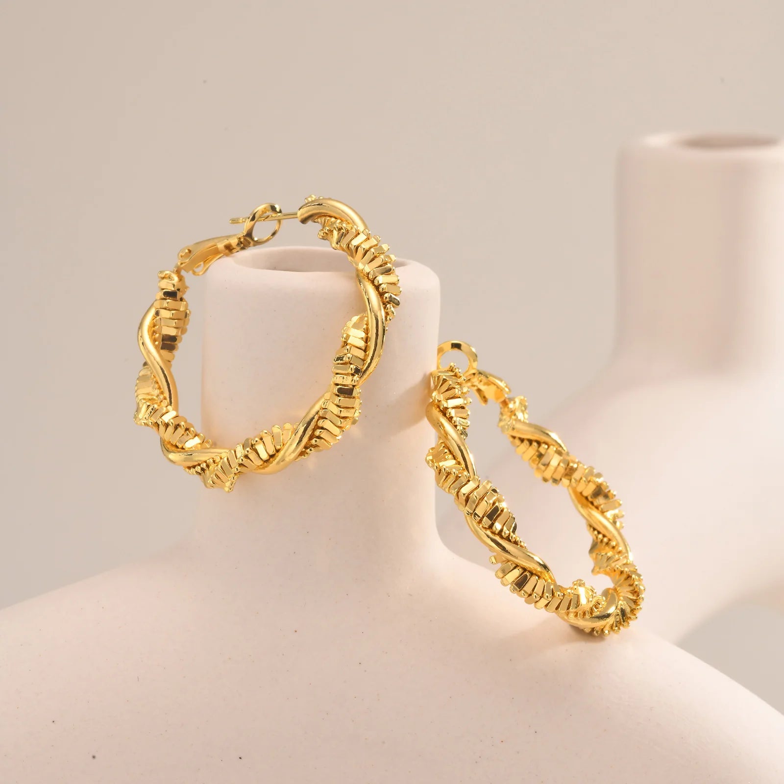 14k Deluxe Textured Spiral Hoop Earrings - Veinci