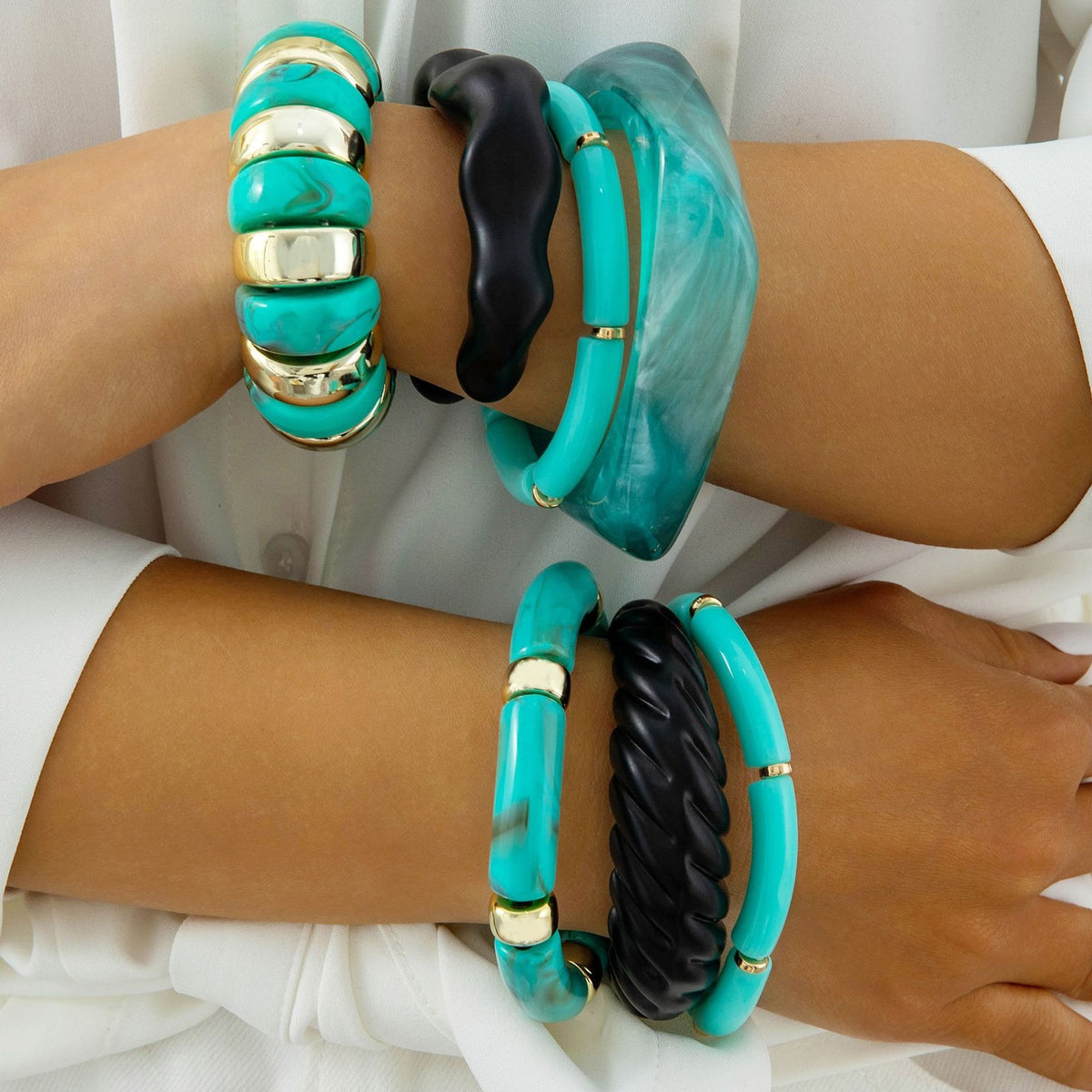 Classy Turquoise & Black Resin Bangle Set