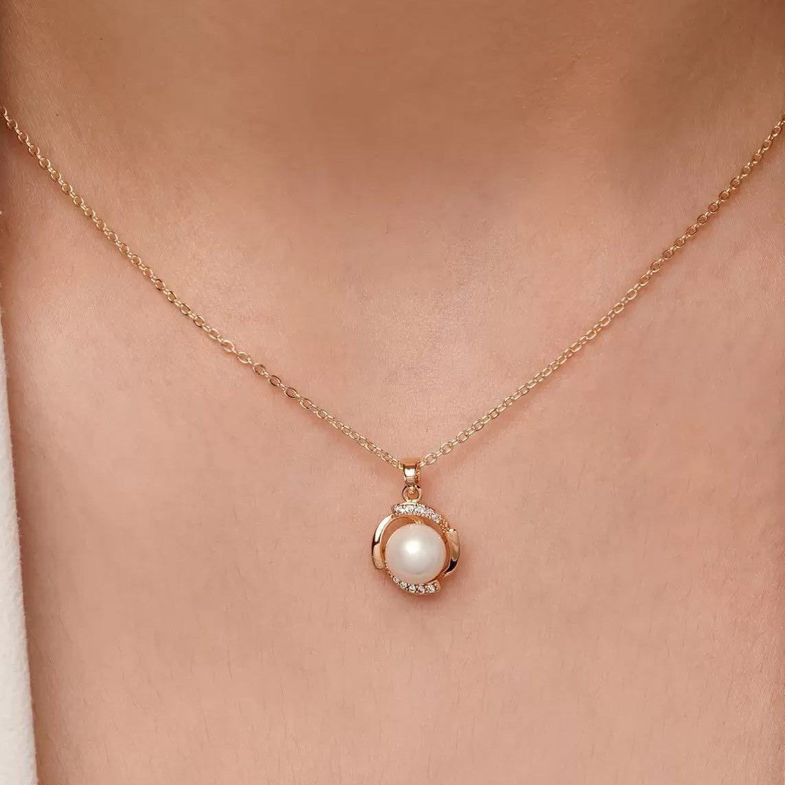 Elegant Interlocking Faux Pearl Necklace & Earring Set