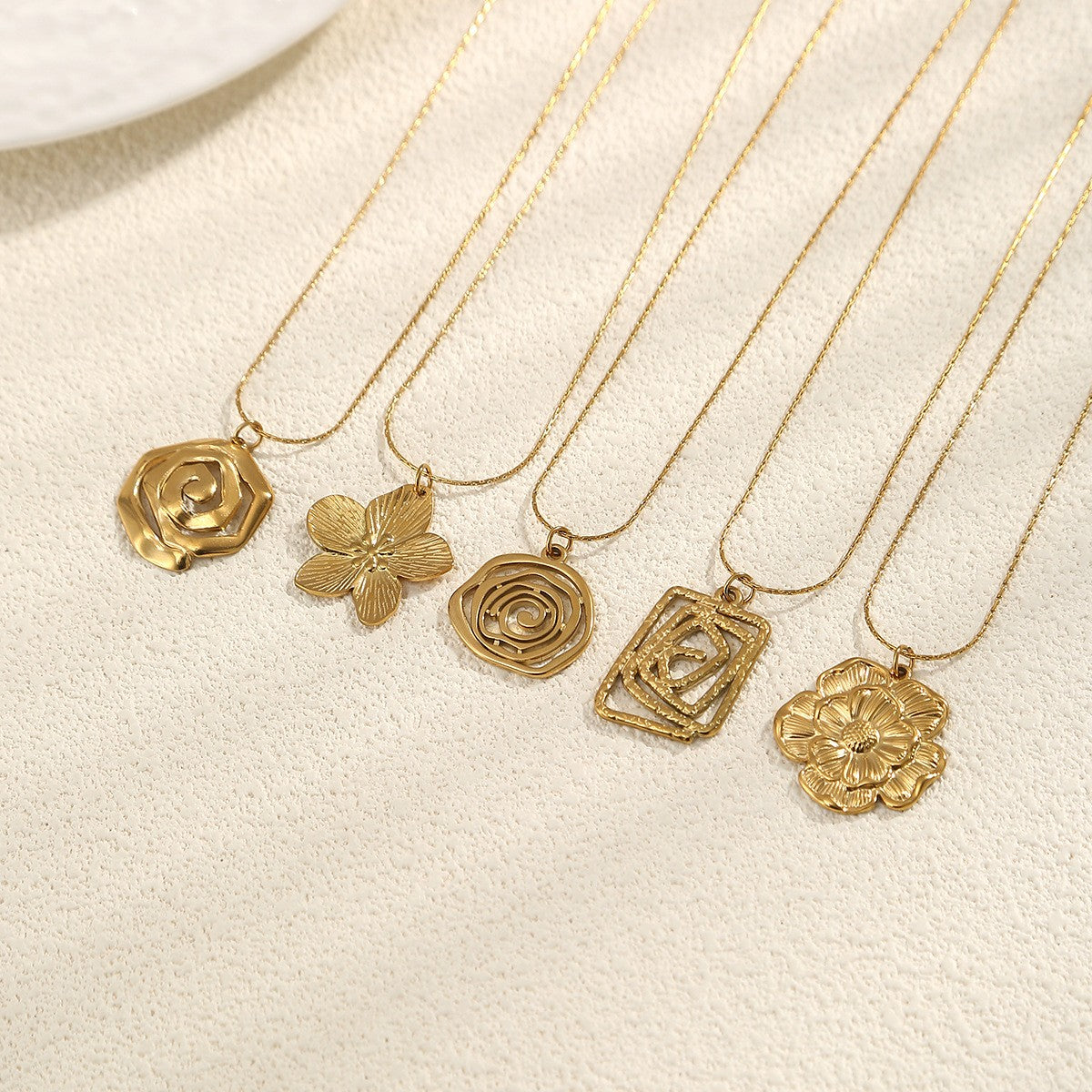 Classy French Floral Pendant Necklace
