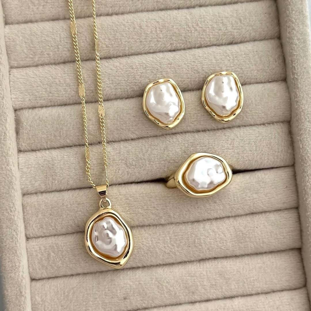 Classy Baroque Faux Pearl Necklace, Earring & Ring Set