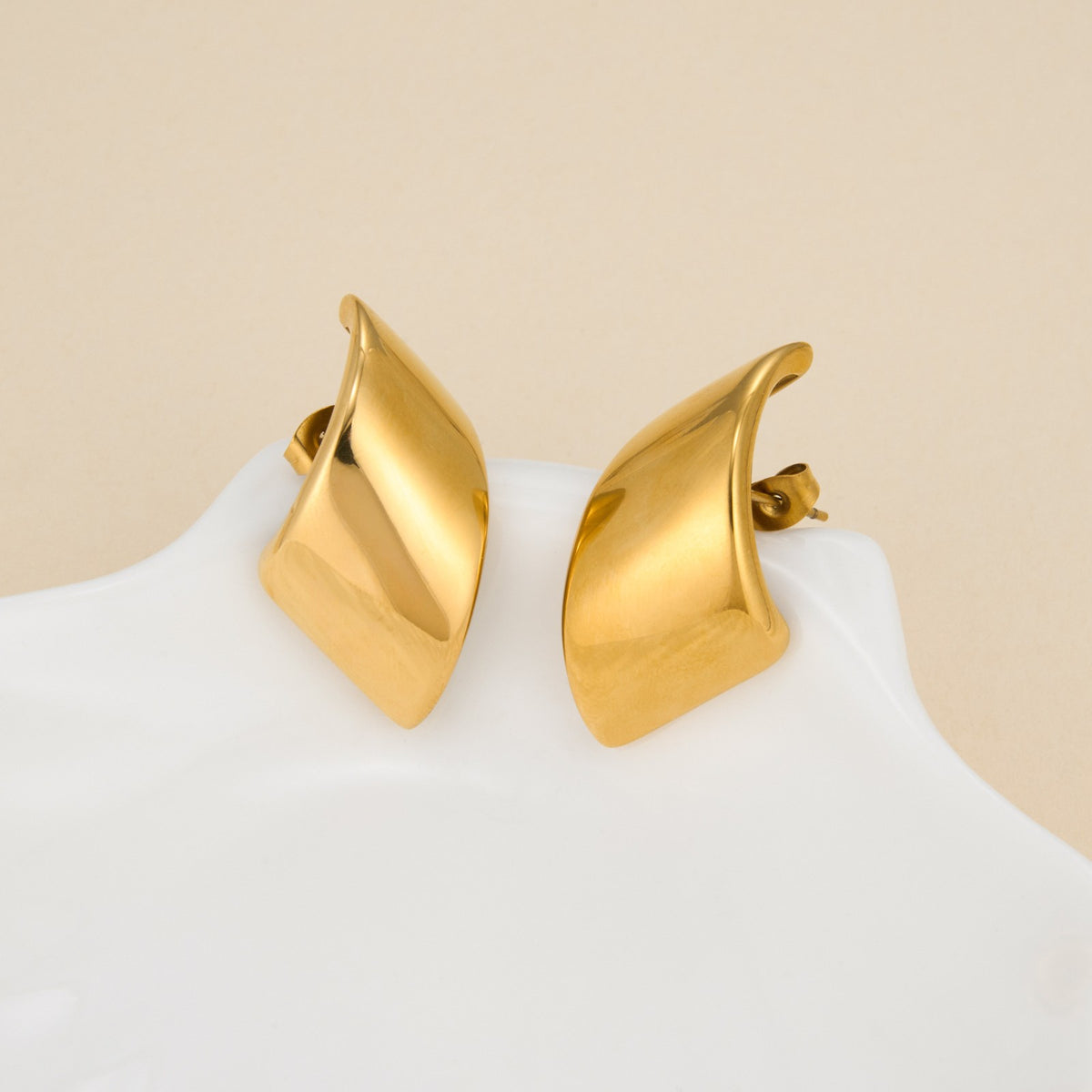 18k Classy Geometric Curve Stud Earrings