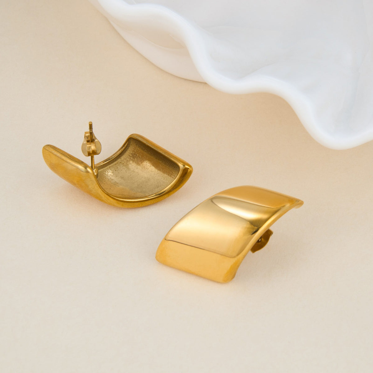 18k Classy Geometric Curve Stud Earrings