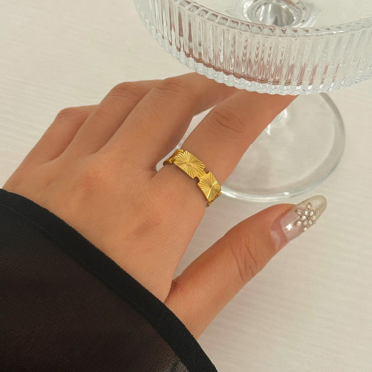 14k Classy Geometric Sunburst Ring