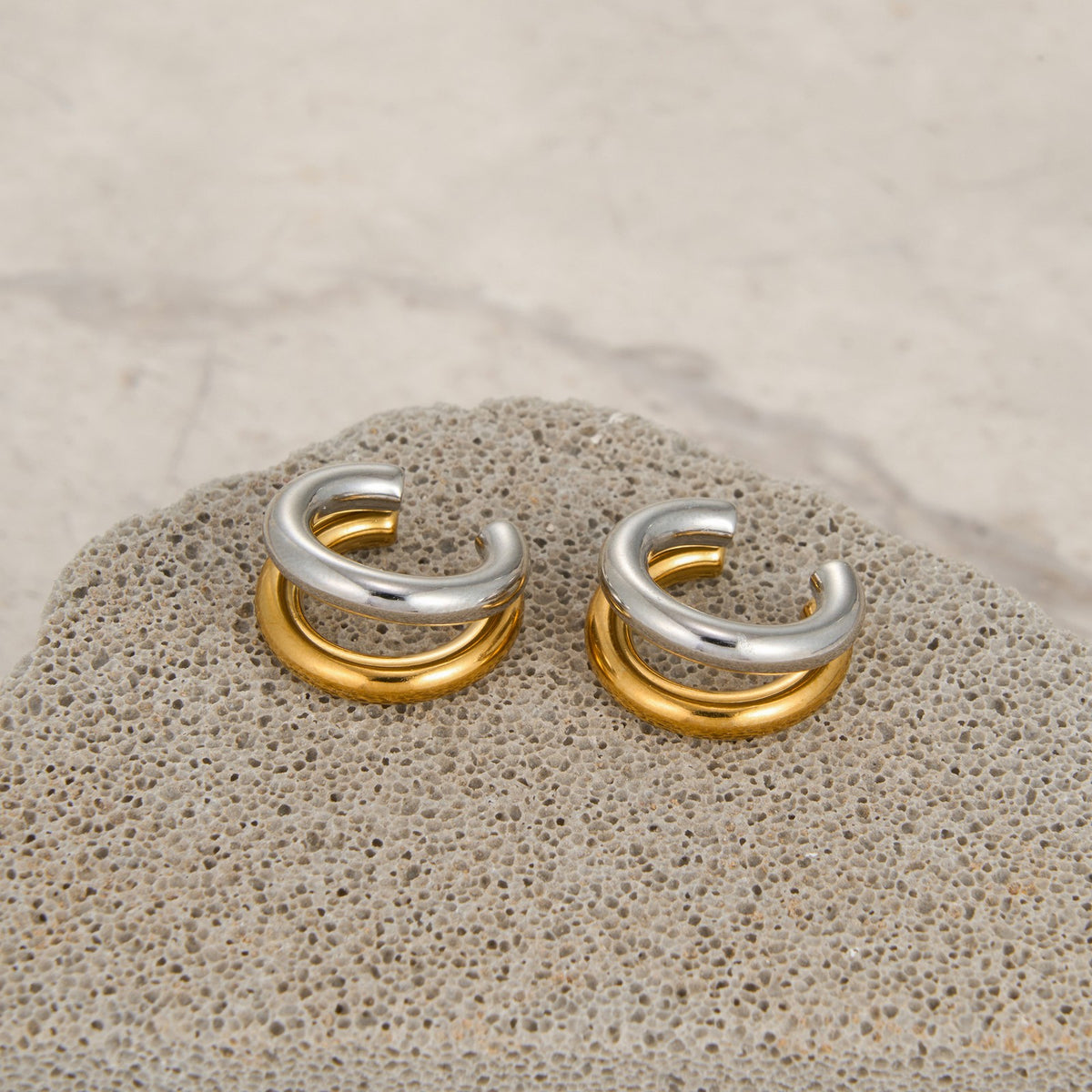 18k Classy Two Tone Double Band Ear Cuff