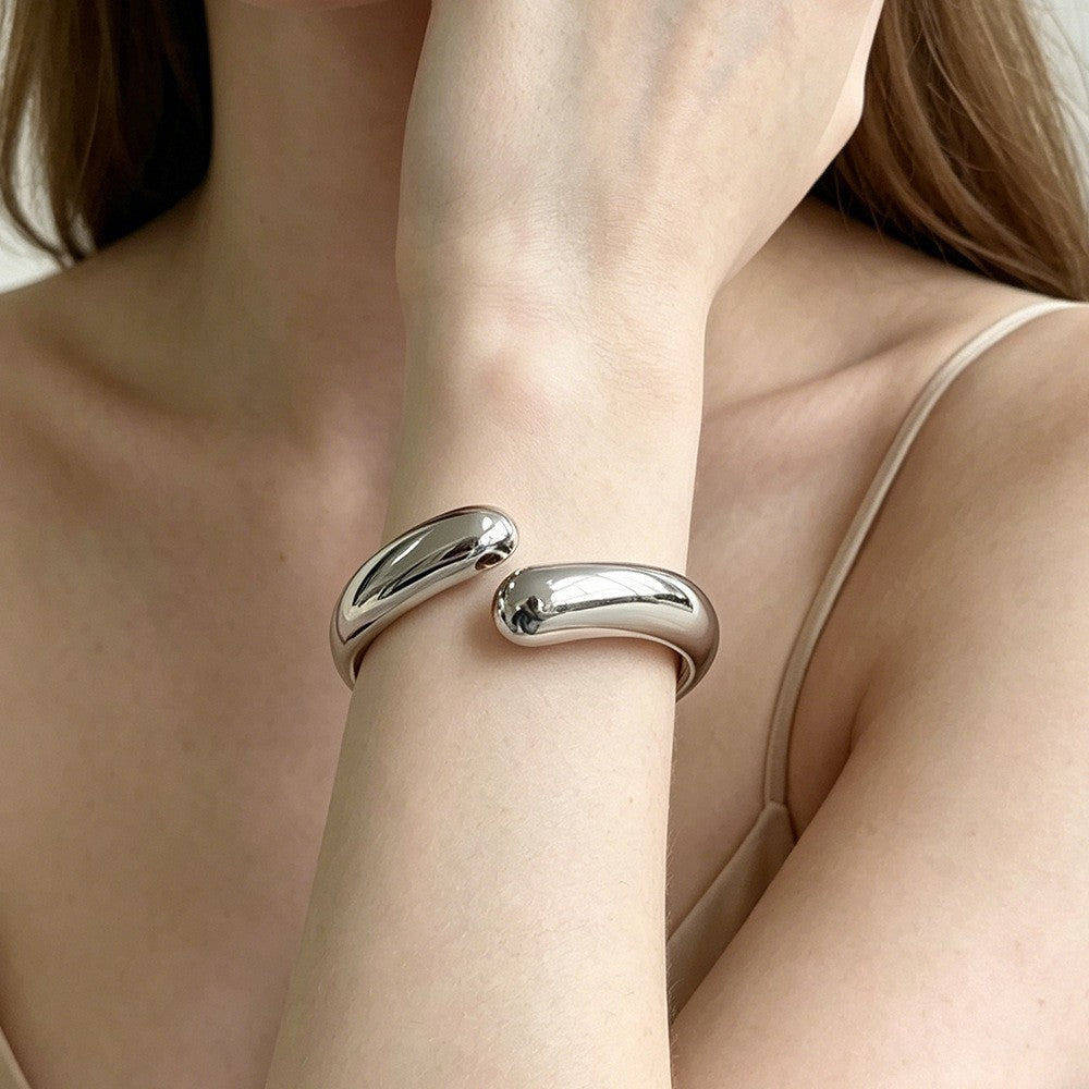 Classy Sculptural Wave Open Bangle