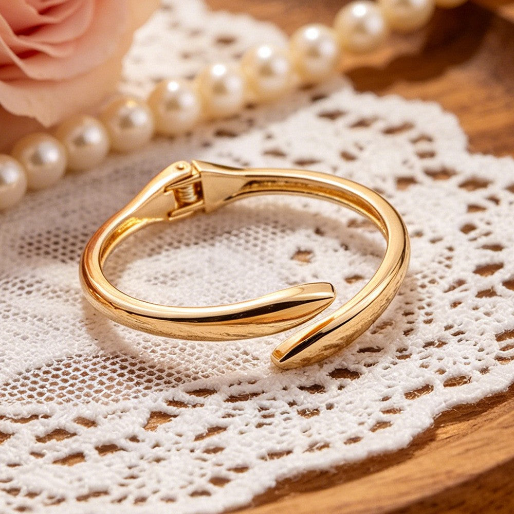 Classy Sculptural Wave Open Bangle