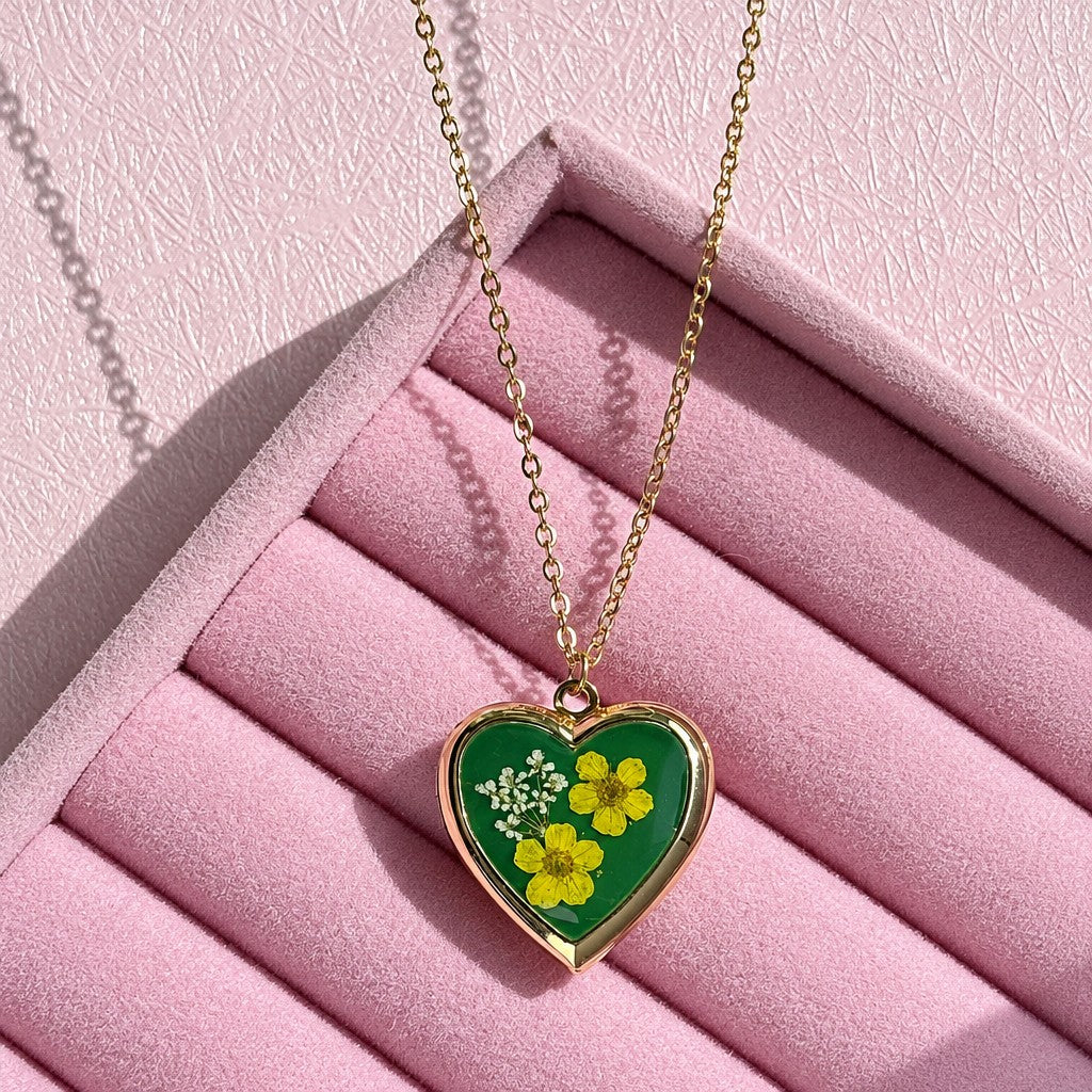 Romantic Dried Flower Heart Locket Necklace