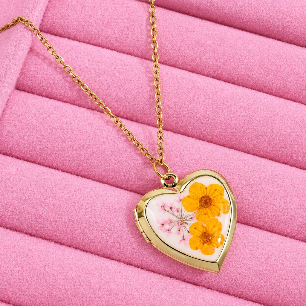 Romantic Dried Flower Heart Locket Necklace
