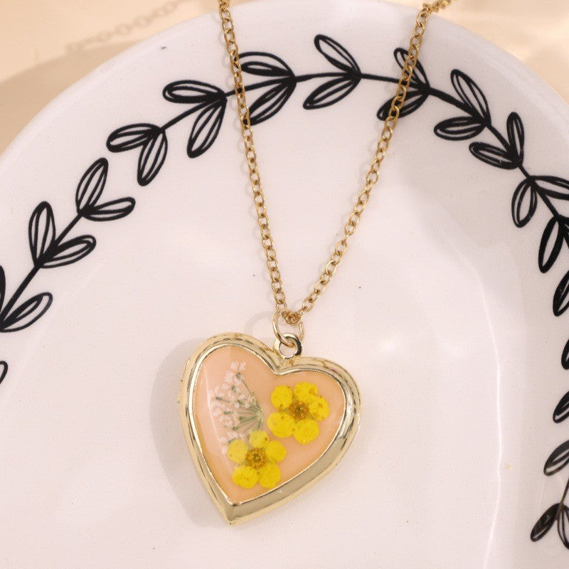 Romantic Dried Flower Heart Locket Necklace