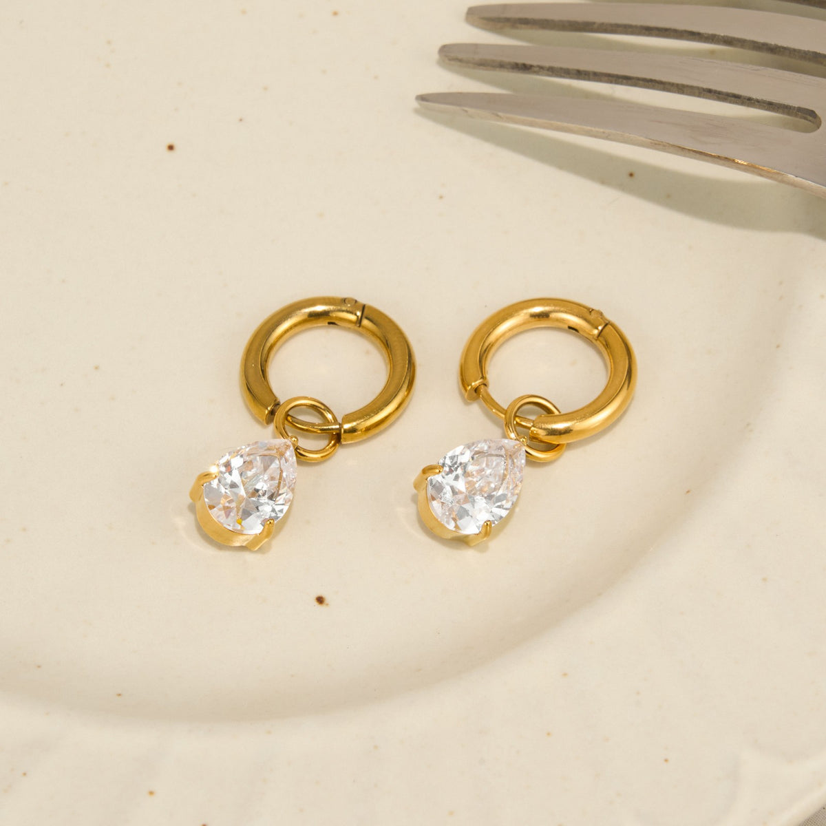 18k Dainty Teardrop Zircon Huggie Earrings
