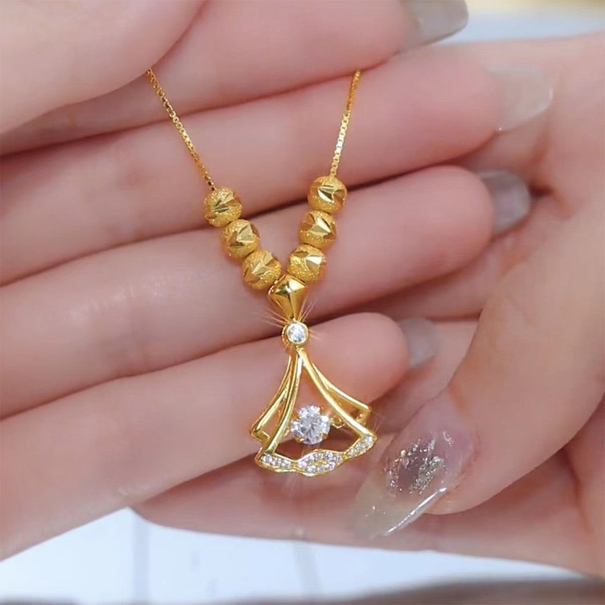 Classy Textured Bead Ginkgo Leaf Necklace