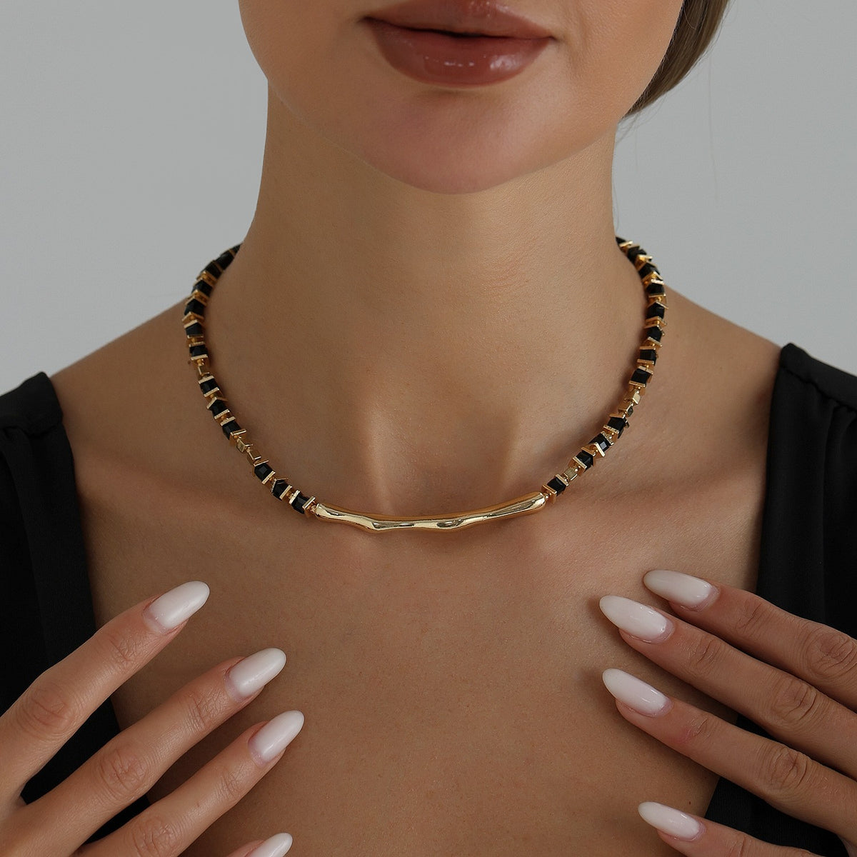 Classy Black Cube Wavy Bar Necklace