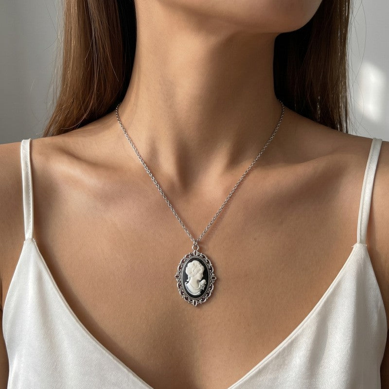 Classy Vintage Cameo Pendant Necklace