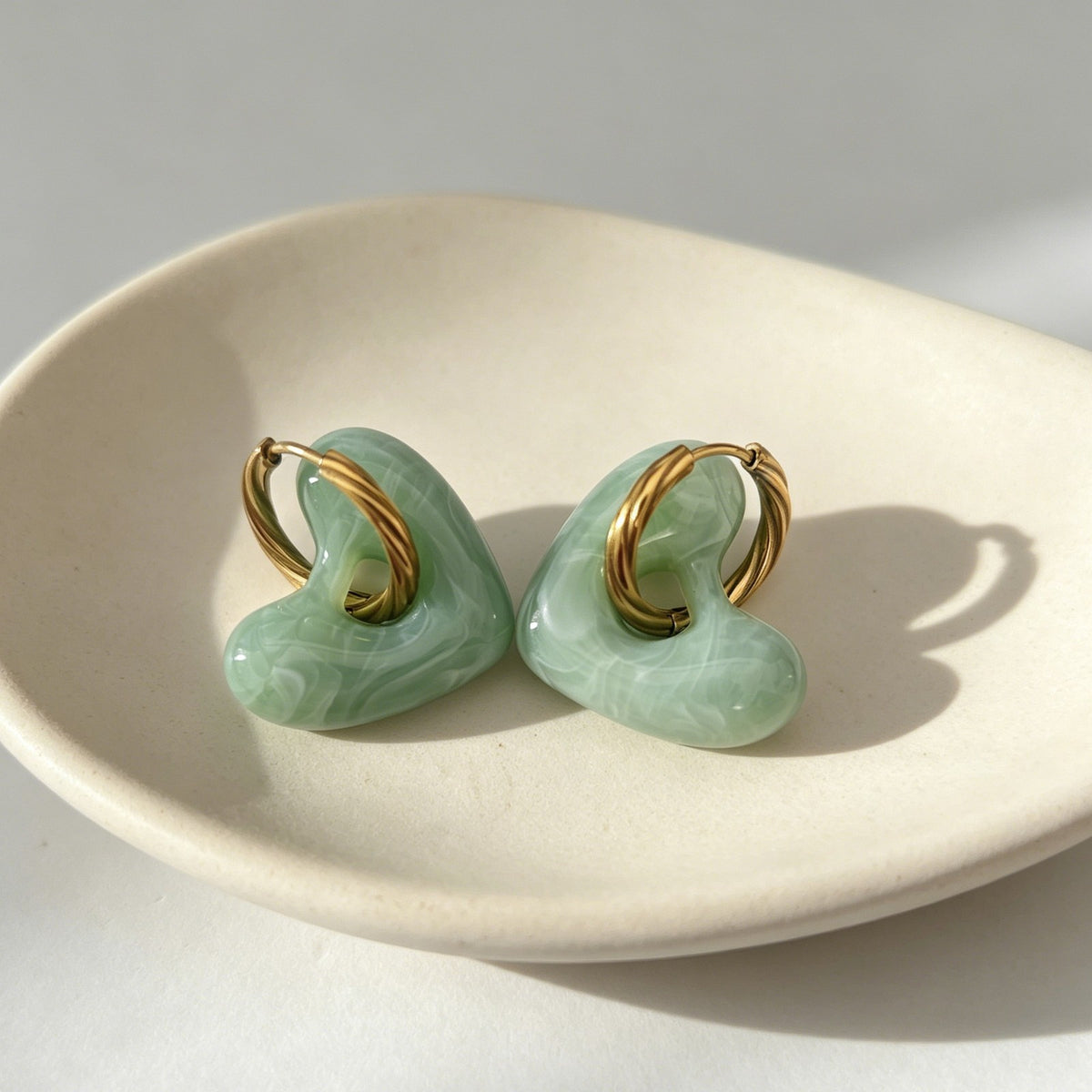 18k Vintage Marbled Resin Heart Huggie Earrings