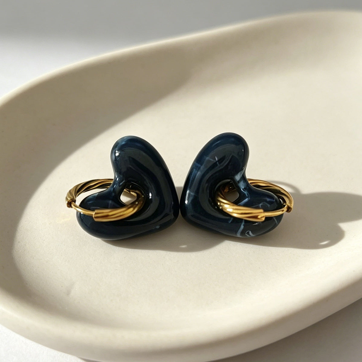 18k Vintage Marbled Resin Heart Huggie Earrings