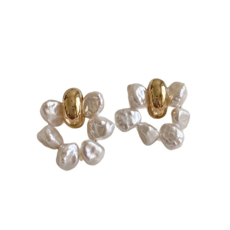 Classy Faux Pearl Flower Stud Earrings