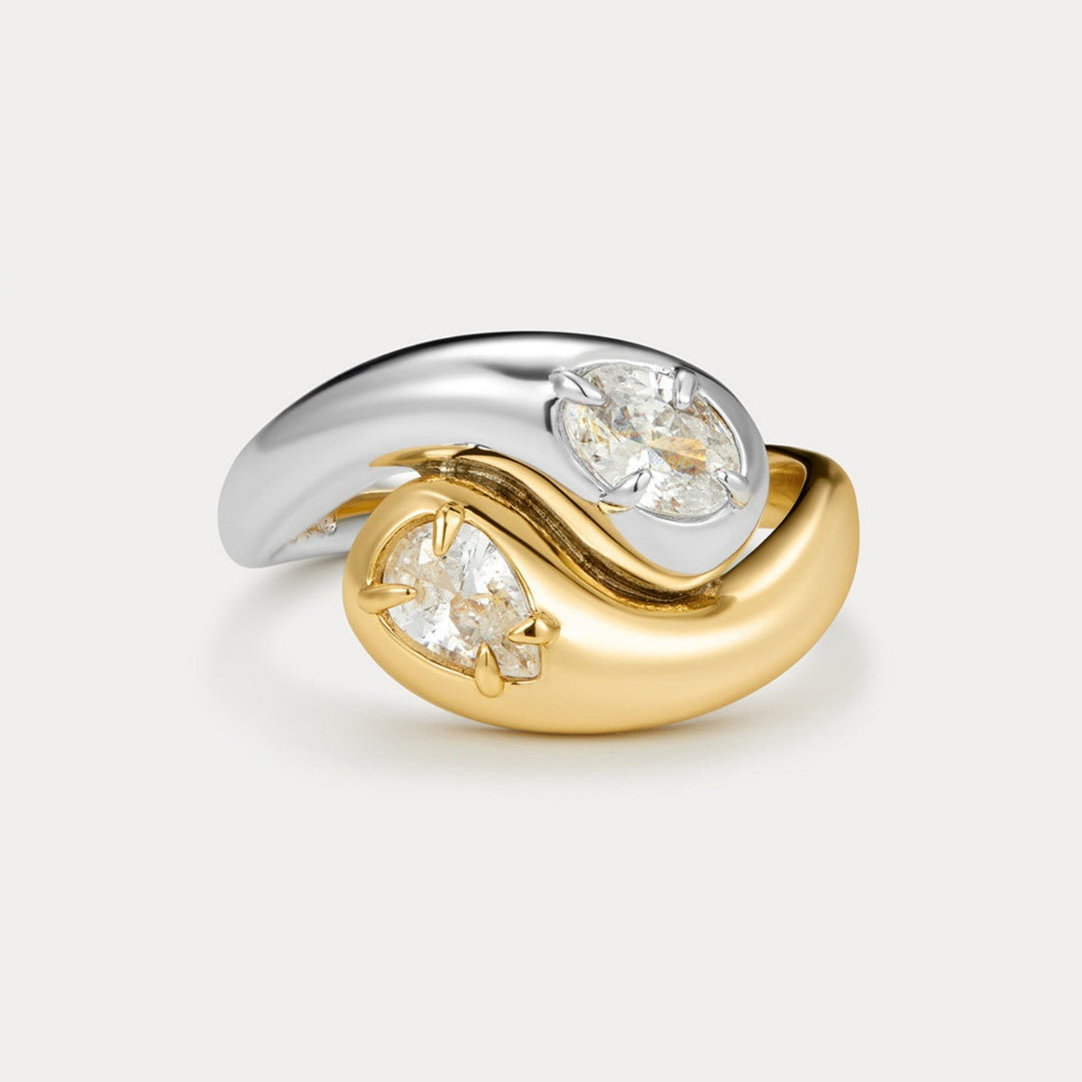 18k Classy Sculptural Wave Ring Set