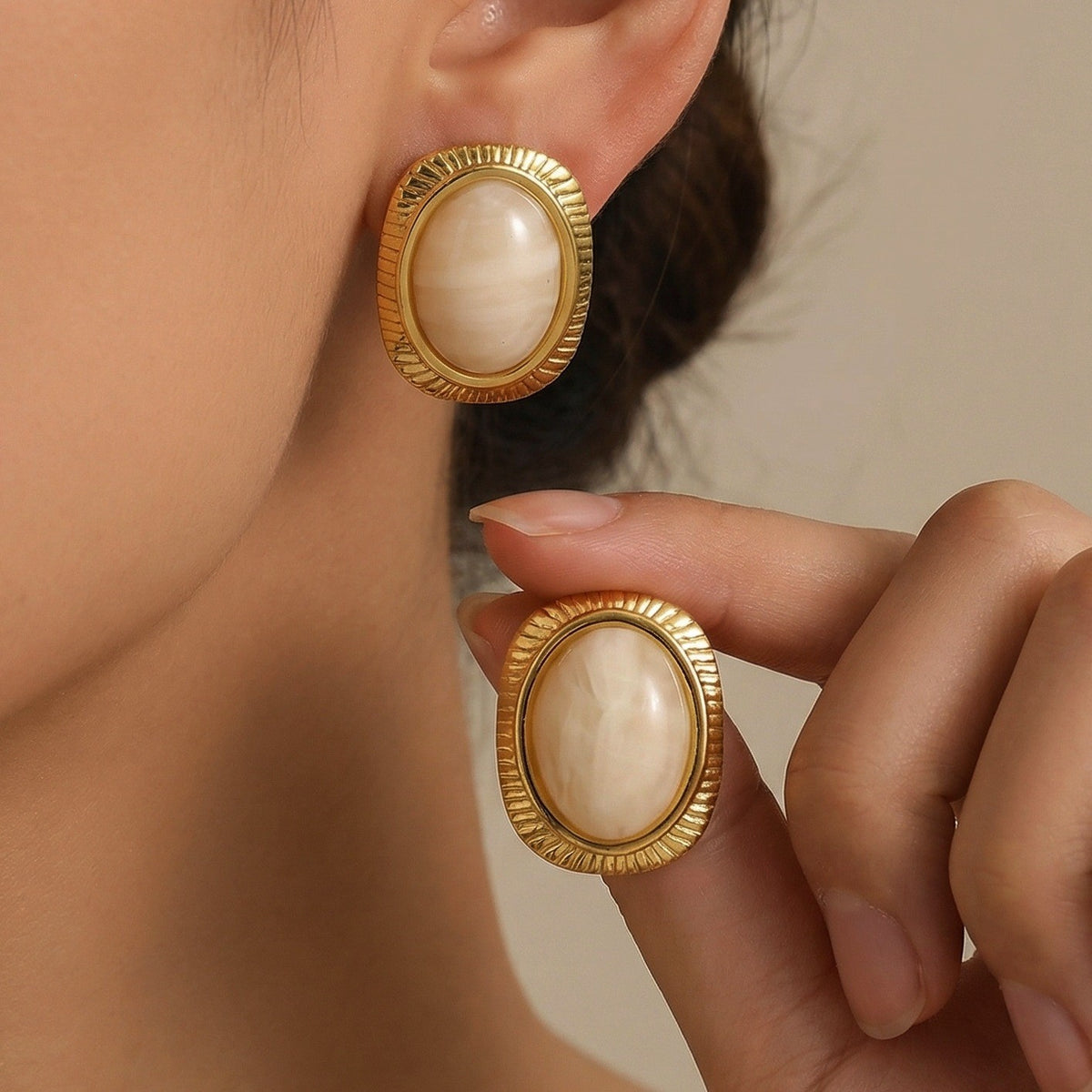 18k Classy Vintage Oval Resin Stud Earrings