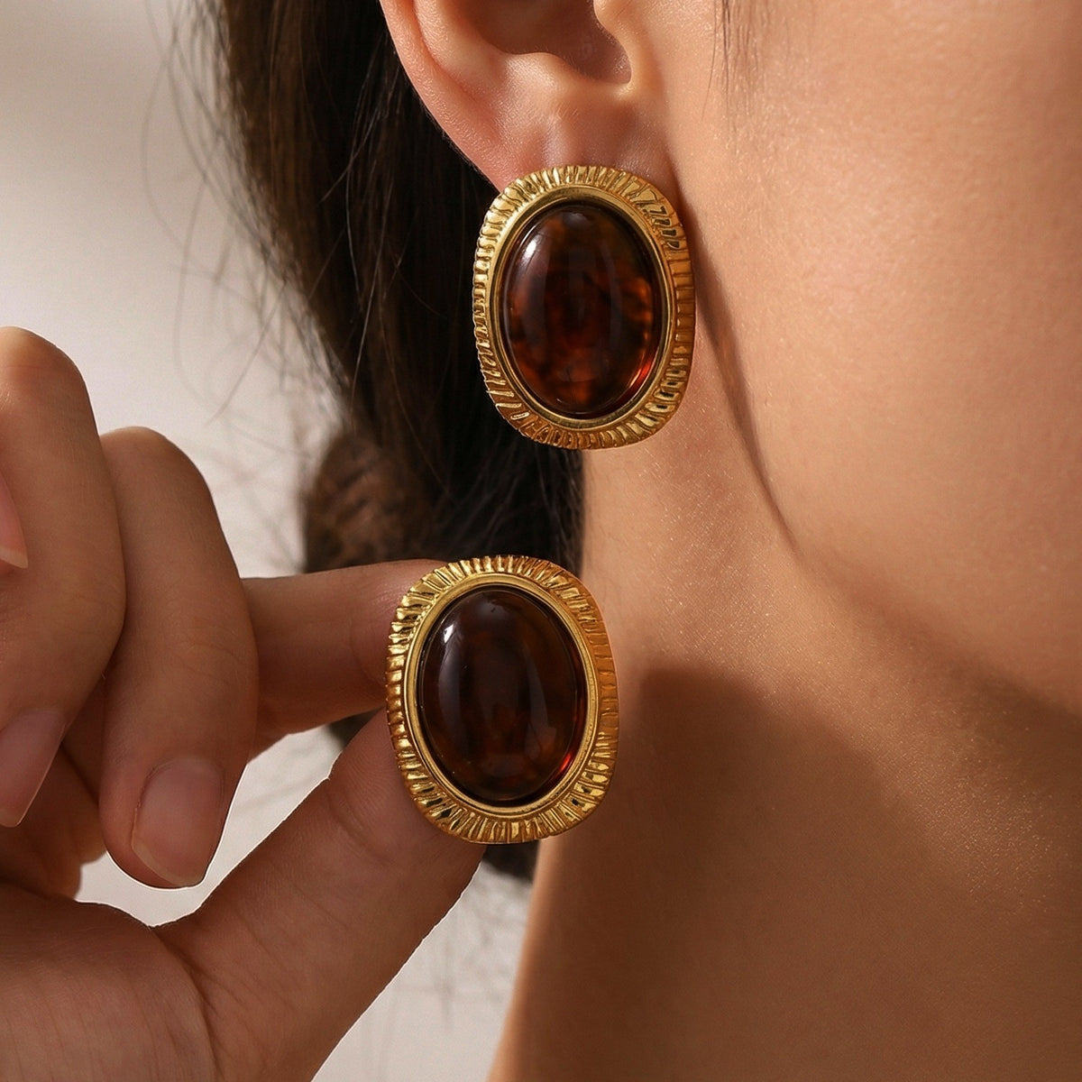 18k Classy Vintage Oval Resin Stud Earrings