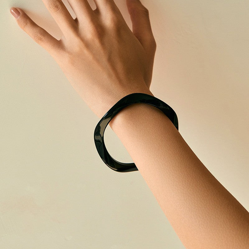 Classy Multi-Tone Wavy Resin Bangle Set