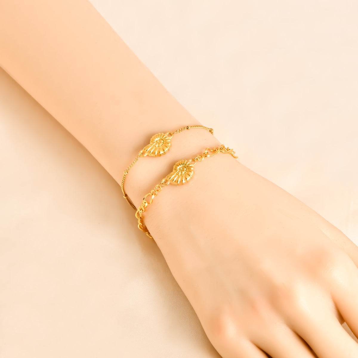 Dainty Conch Shell Charm Bracelet