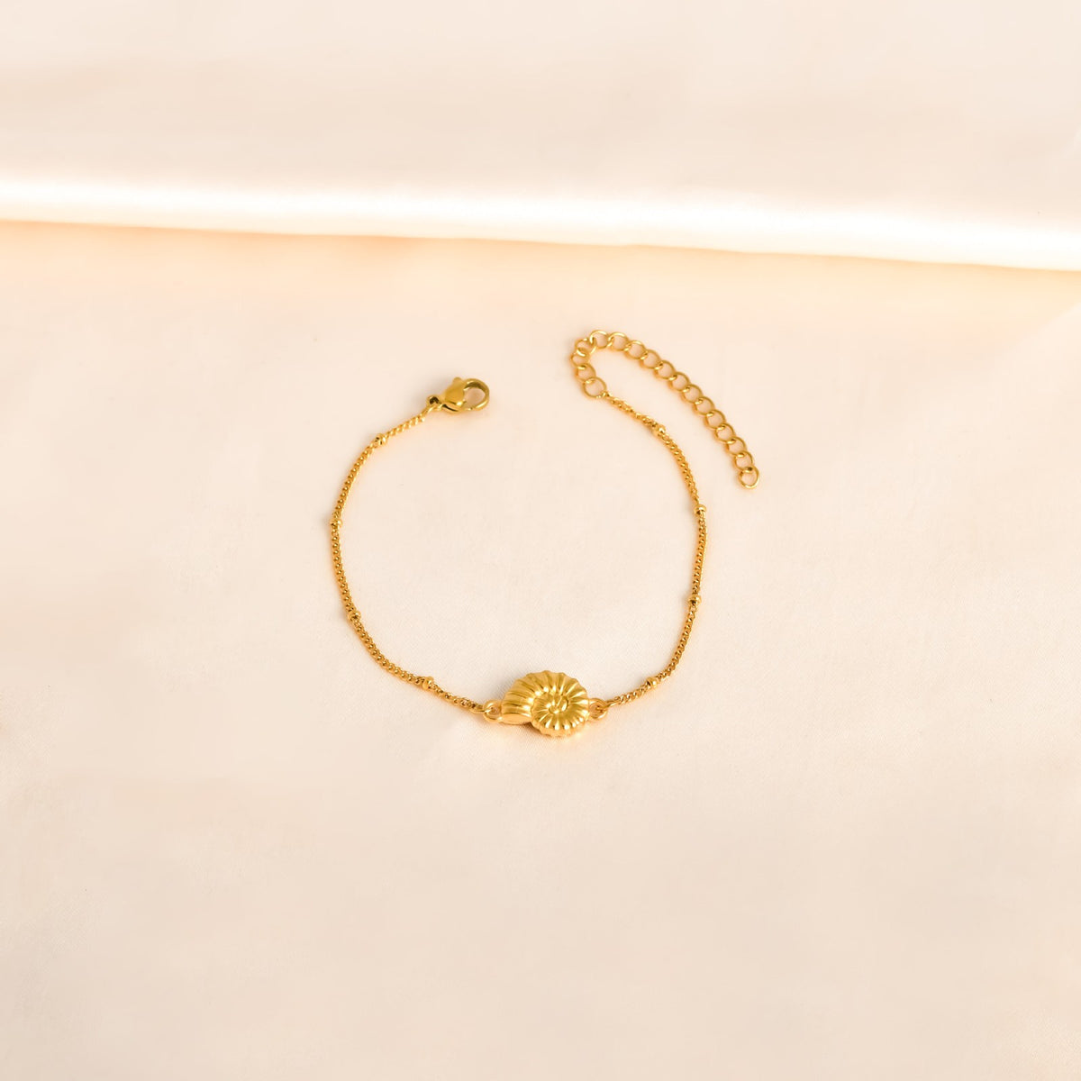 Dainty Conch Shell Charm Bracelet