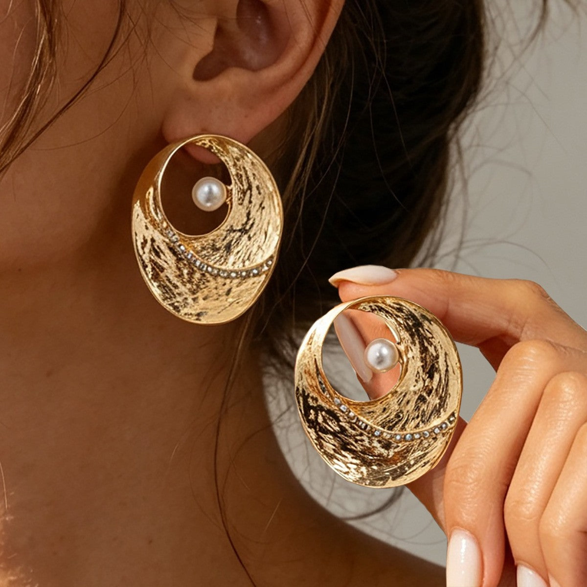 Classy Hammered Oval Faux Pearl Earrings