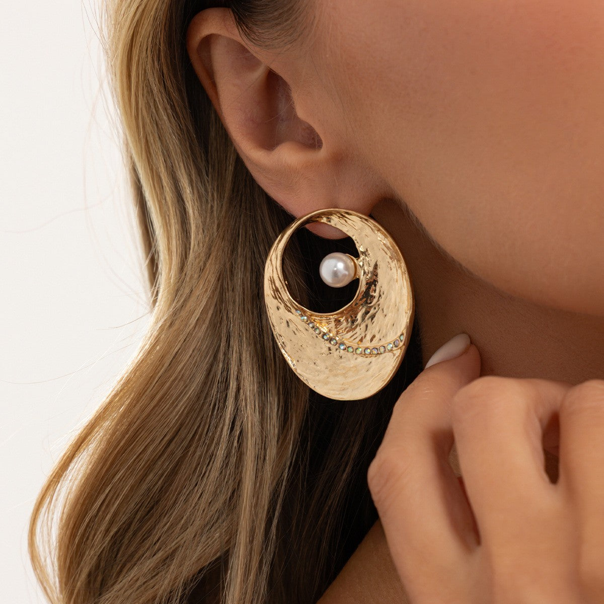 Classy Hammered Oval Faux Pearl Earrings