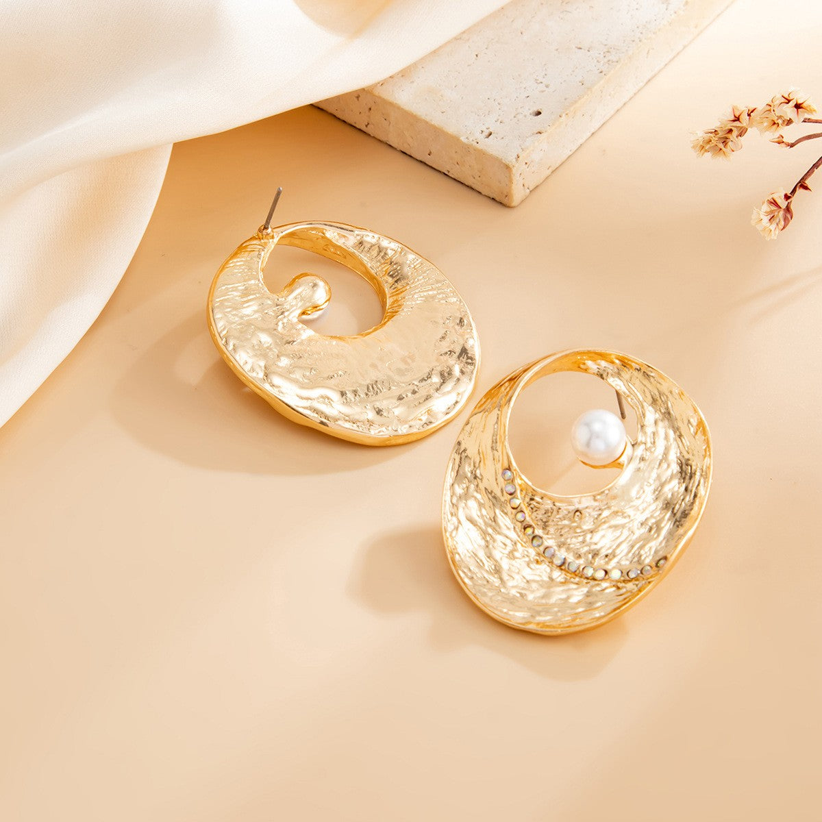 Classy Hammered Oval Faux Pearl Earrings