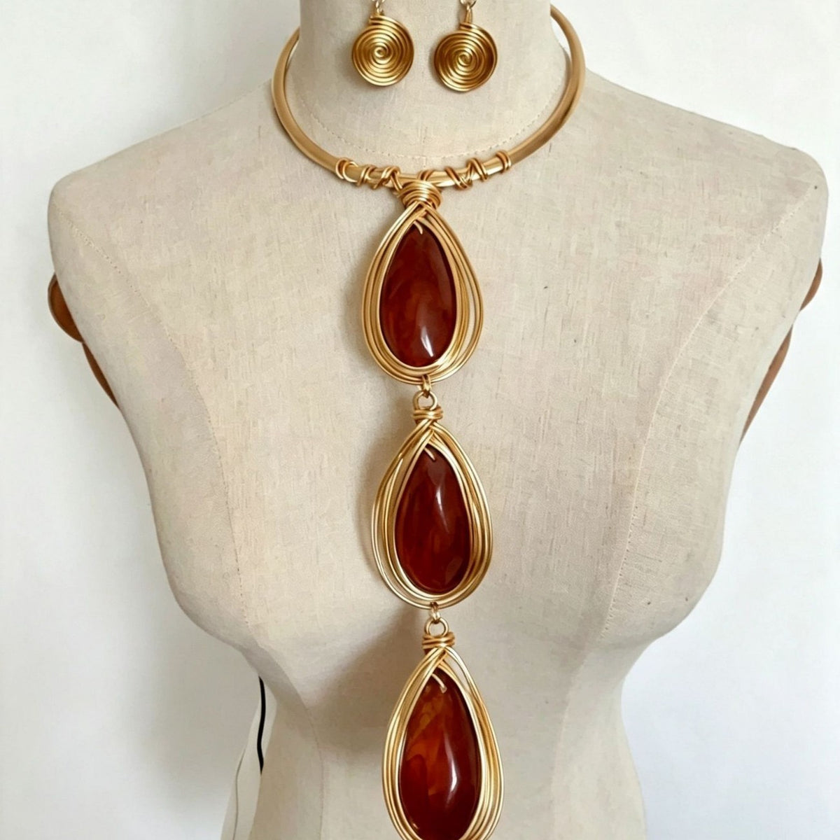 Classy Amber Teardrop Collar Necklace & Earring Set