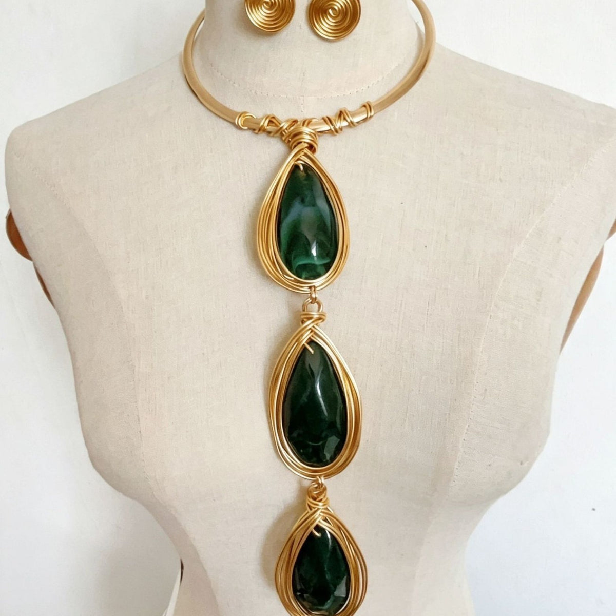 Classy Amber Teardrop Collar Necklace & Earring Set