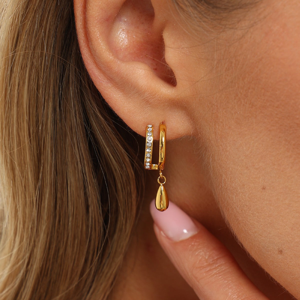Classy Rhinestone Teardrop Dangle Earrings