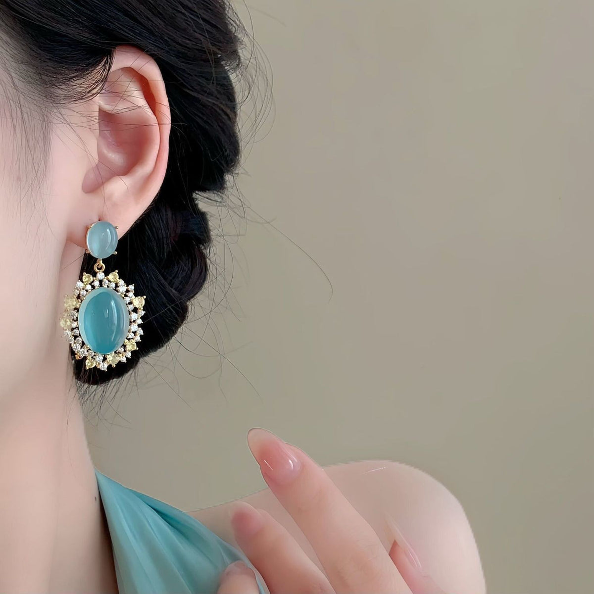 Elegant Vintage Blue Oval Drop Earrings