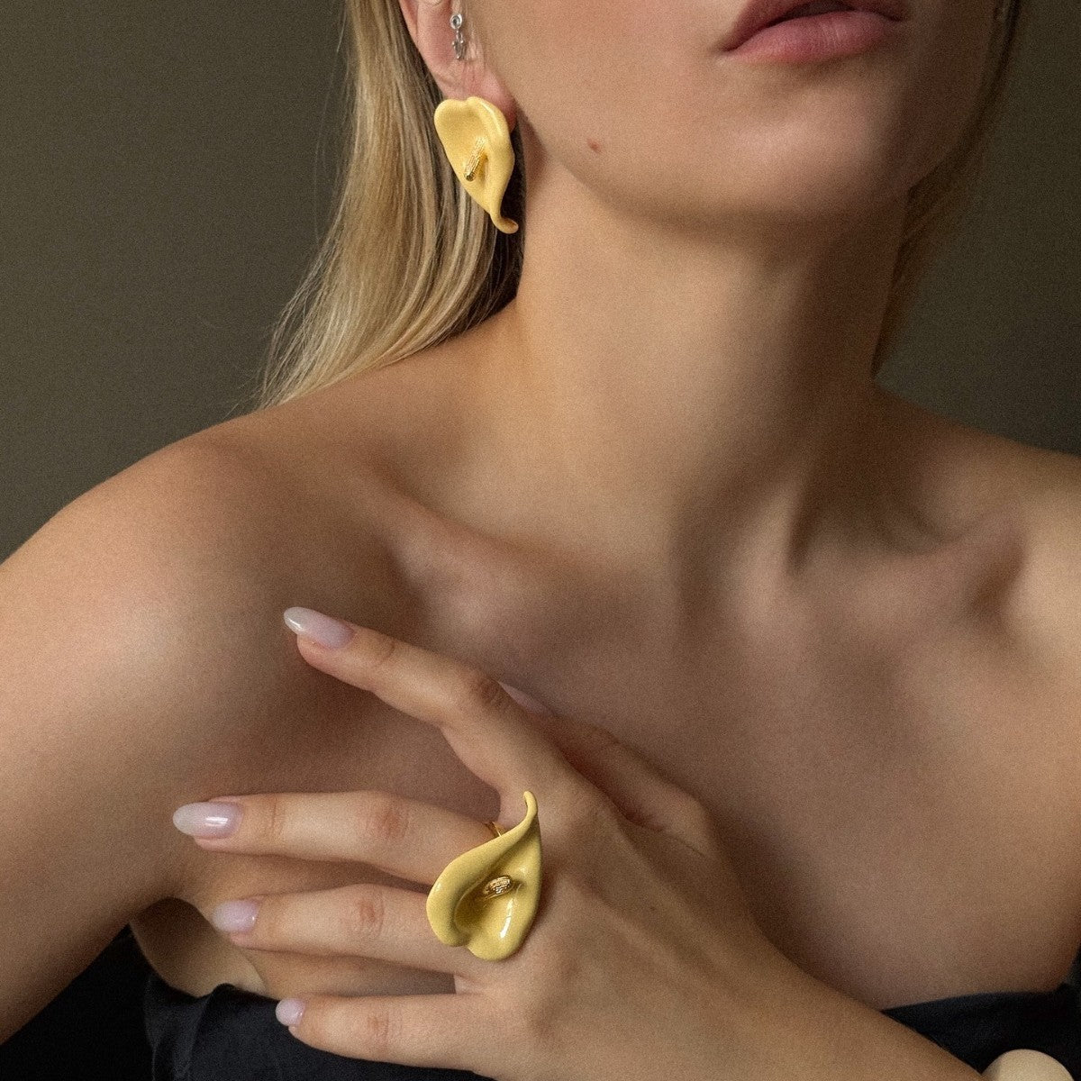 Classy Enamel Calla Lily Earring & Ring Set