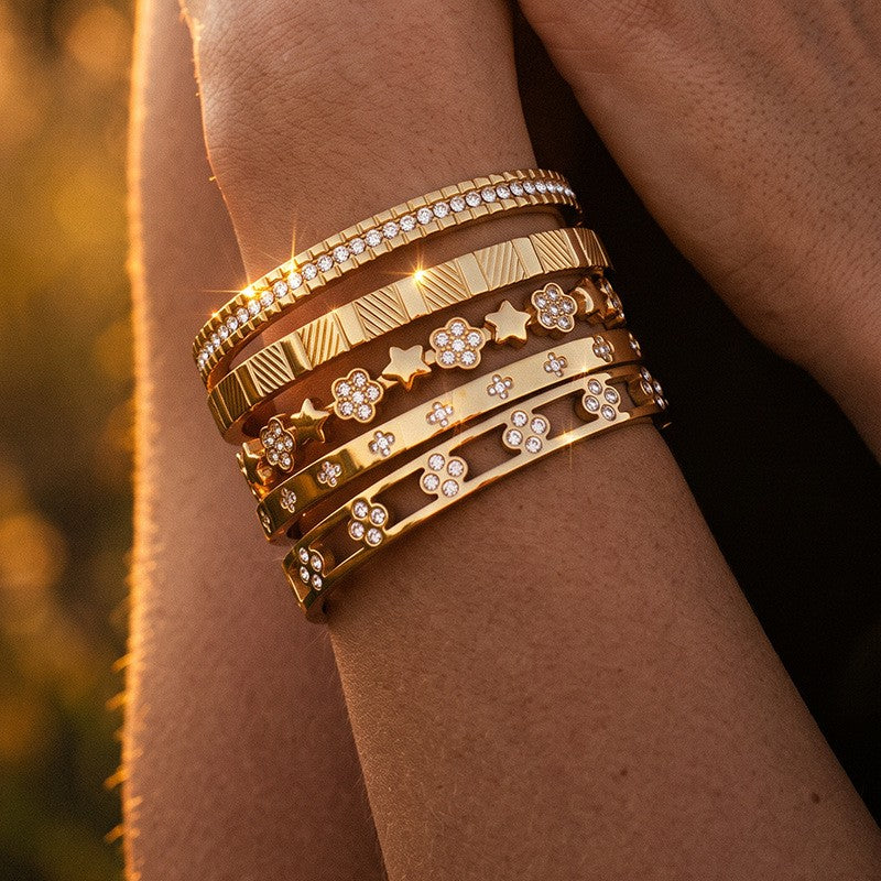 18k Classy Rhinestone Star & Flower Bangle Set