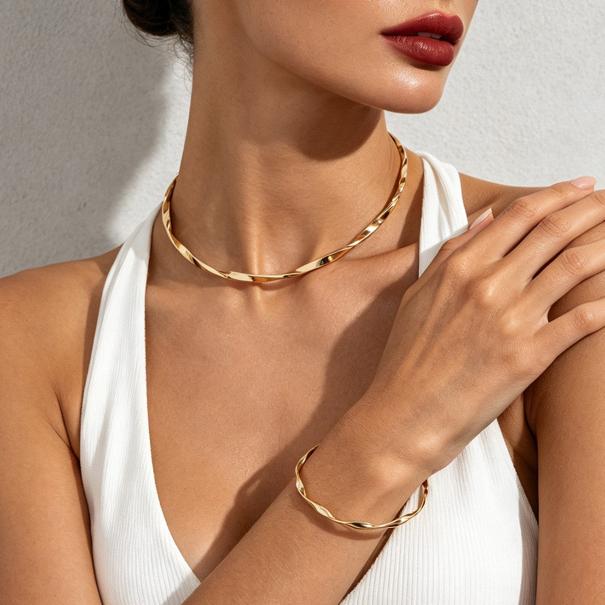 Classy Twisted Collar Necklace & Bangle Set
