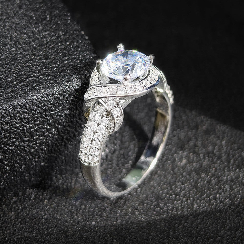 Elegant Round Halo Zircon Ring