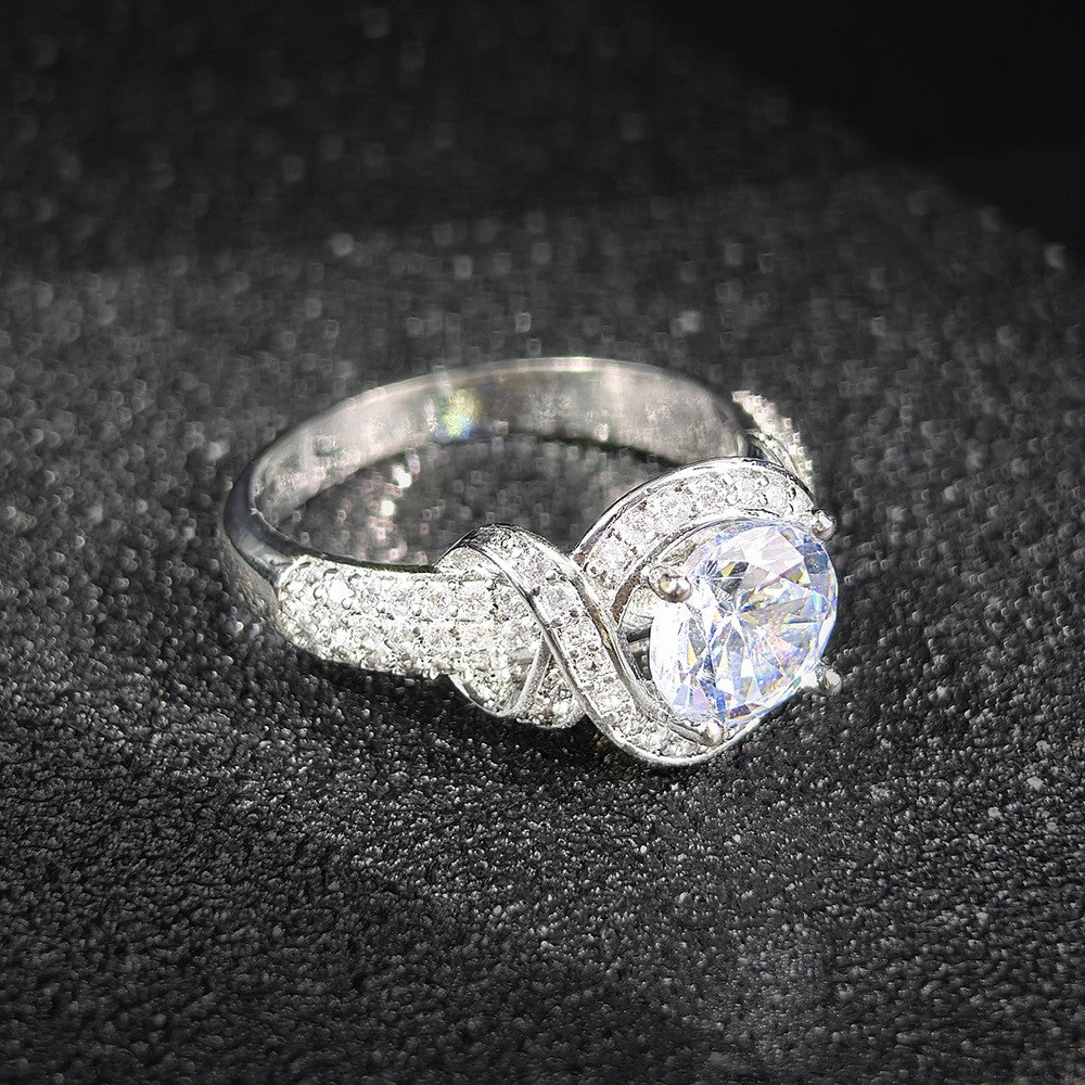 Elegant Round Halo Zircon Ring