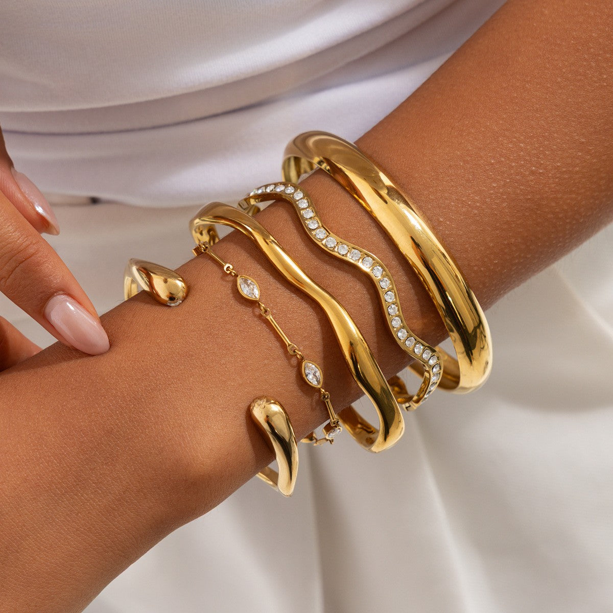 Classy Wavy Stackable Bracelet Set