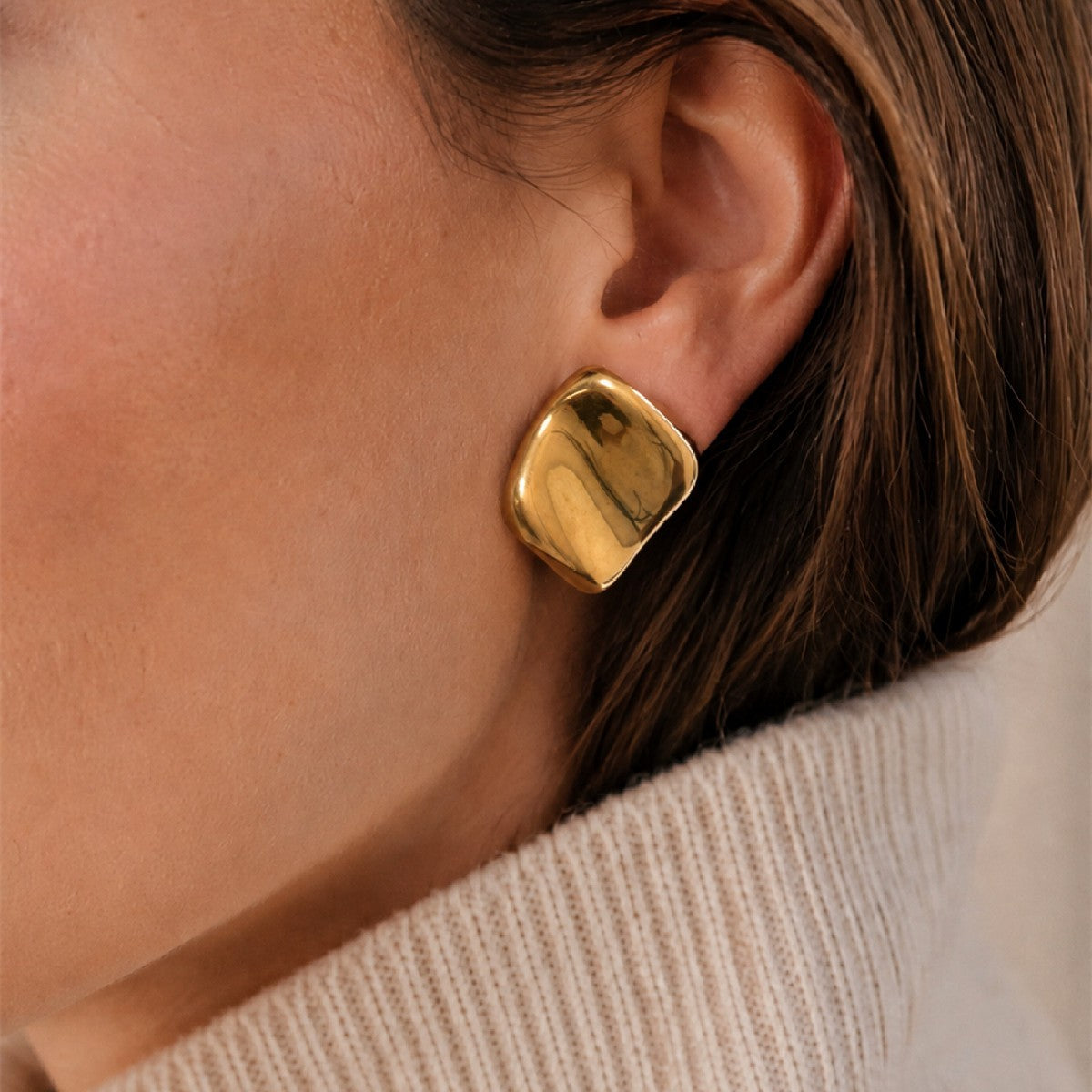 Classy Polished Curved Square Stud Earrings