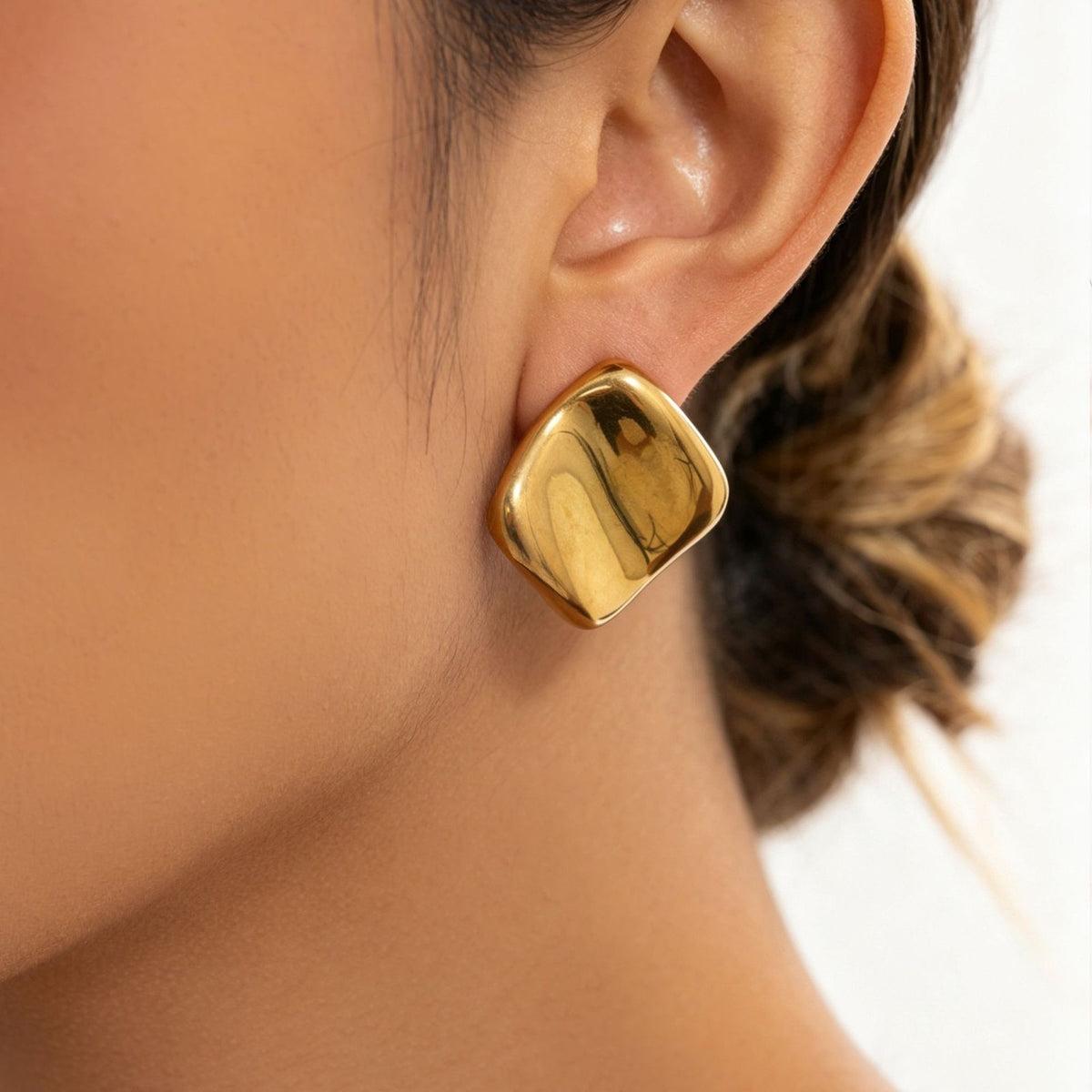 Classy Polished Curved Square Stud Earrings
