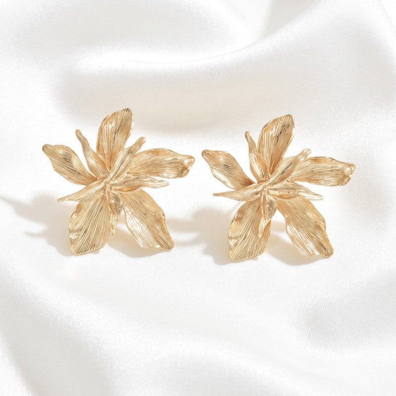 Classy Textured Floral Stud Earrings