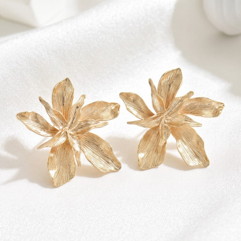 Classy Textured Floral Stud Earrings