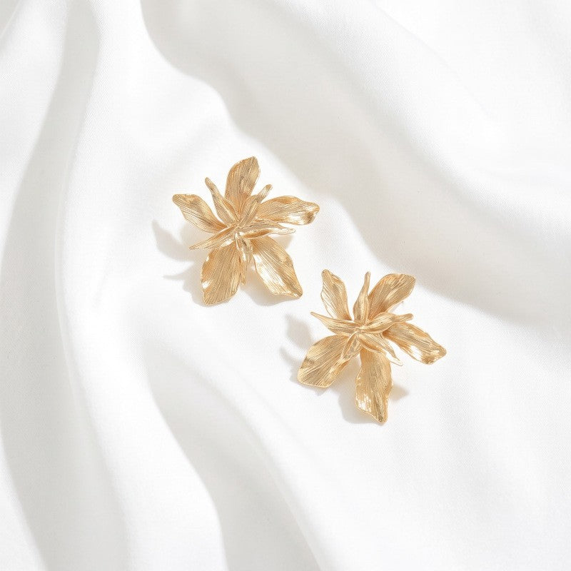 Classy Textured Floral Stud Earrings