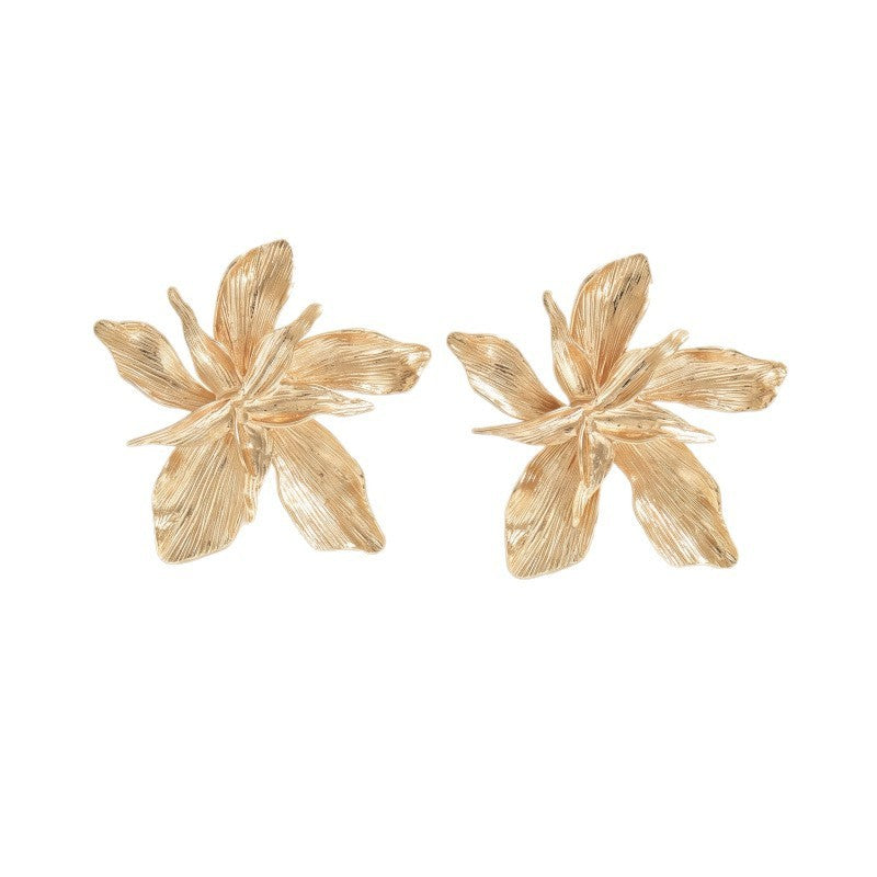 Classy Textured Floral Stud Earrings
